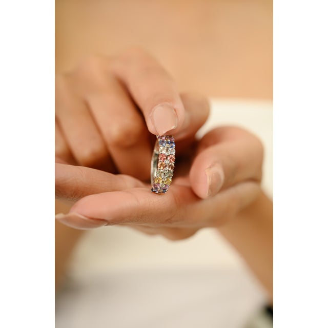 18k Gold Modern Deco Style Multi Color Sapphire Band Ring for Women in Size 6.5 For Sale - Image 4 of 11