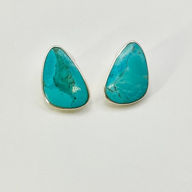 Metal 1980s Vintage Southwestern Americana Peyote Bird Turquoise & Sterling Large Pierced Stud Earrings - A Pair For Sale - Image 7 of 12