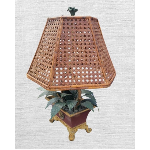 Wood Vintage Tole Metal Palm Leaf Faux Bamboo Cache Pot Regency Wicker Shade Table Lamp For Sale - Image 7 of 9