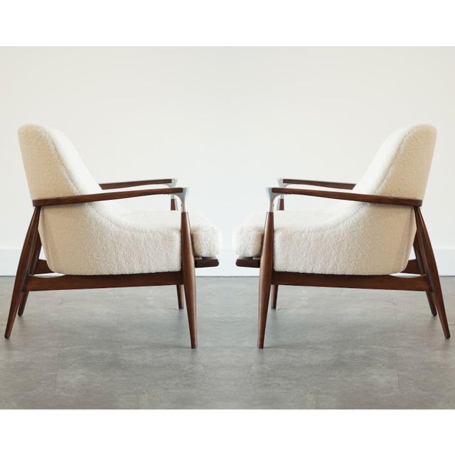Mid 20th Century Ib Kofod-Larsen Style Modern Lounge Chairs in Walnut & Bouclé, C. 1950s For Sale - Image 5 of 11