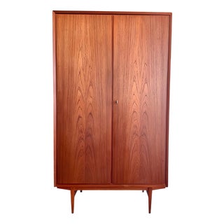 Small Mid-Century Scandinavian Modern Wardrobe in Teak Veneer, 1960s For Sale