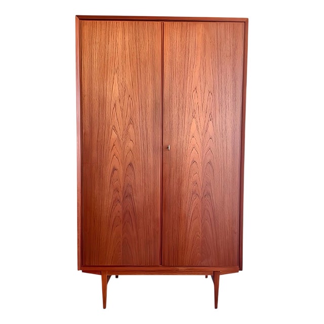 Small Mid-Century Scandinavian Modern Wardrobe in Teak Veneer, 1960s For Sale