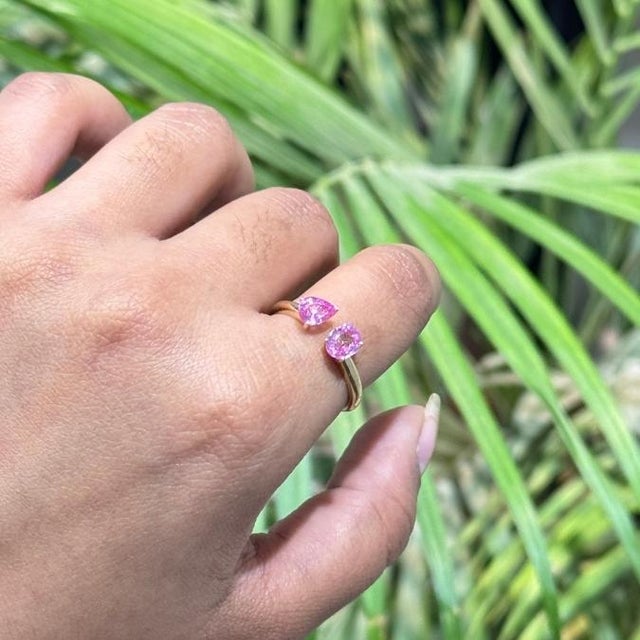 1.16ct Pink Sapphire Toi Et Moi Open Ring Size 7 in 14k Gold For Sale In New York - Image 6 of 15