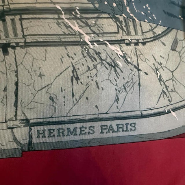 This authentic Hermès silk carré features the majestic "La Fontaine de Bartholdi" design, an exquisite artwork that...