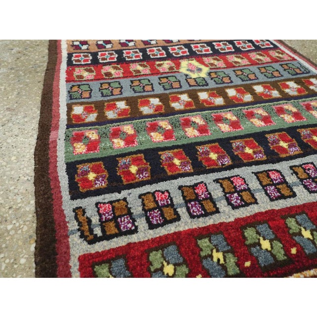 Vintage Persian Mahal Rug – Size: 2" X 4'8" For Sale In New York - Image 6 of 9