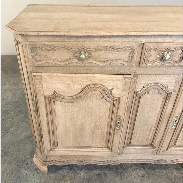 18th Century Country French Louis XIV Style Buffet in Stripped Oak For Sale - Image 17 of 18