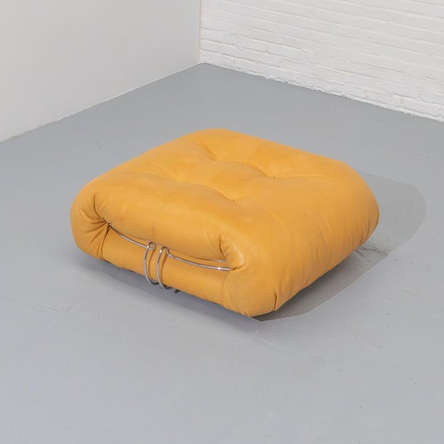 Pouf or ottoman from the Soriana series, designed in 1969 by Afra & Tobia Scarpa for Cassina. This piece is a very recent...
