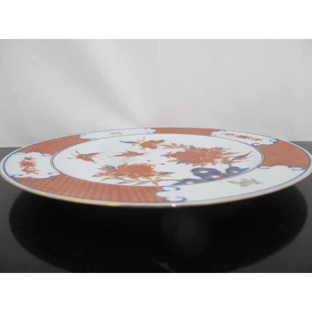 Japanese Imari Porcelain Butterfly & Flower Gold Trim 10 1/4" Dinner Plate Set For Sale - Image 4 of 9