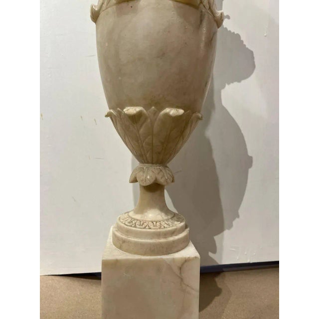 1940’s Italian Curved Alabaster Single Lamp For Sale In New York - Image 6 of 6