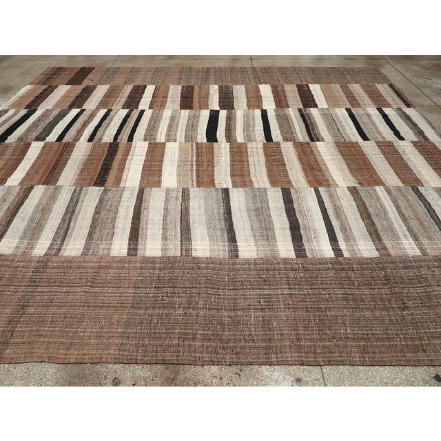 Galerie Shabab Collection Mid-20th Century Turkish Flatweave Kilim Carpet For Sale - Image 4 of 8