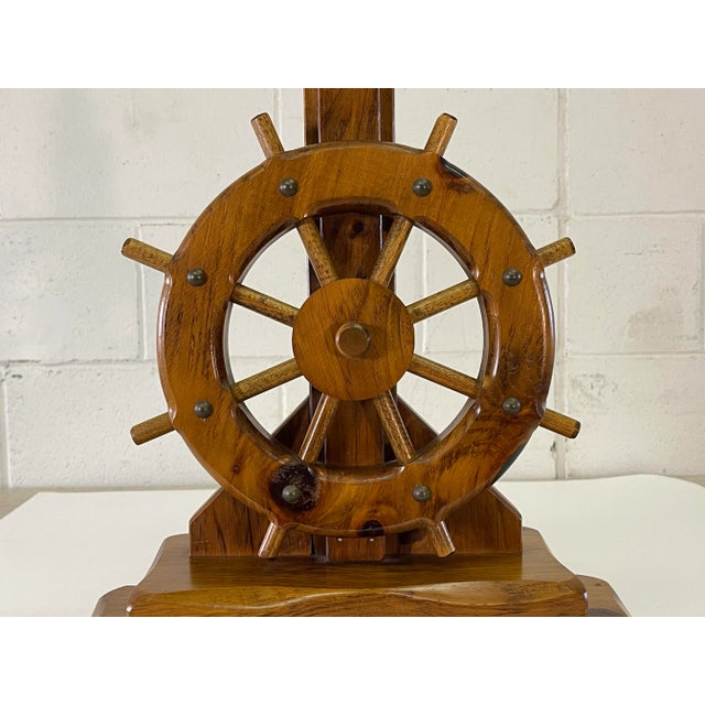 Vintage 1970s nautical ships wheel pine wood table lamp with a rope accented base. Wired for the US and in working...