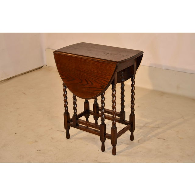 English Edwardian Oak Gate-Leg Side Table From England, Circa 1900 For Sale - Image 3 of 9