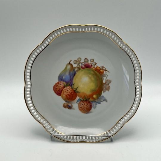 Set of 4: Schumann Arzberg Reticulated Porcelain Dessert Plates With Fruit Design (Bavaria, Vintage 1950s) For Sale In Philadelphia - Image 6 of 18