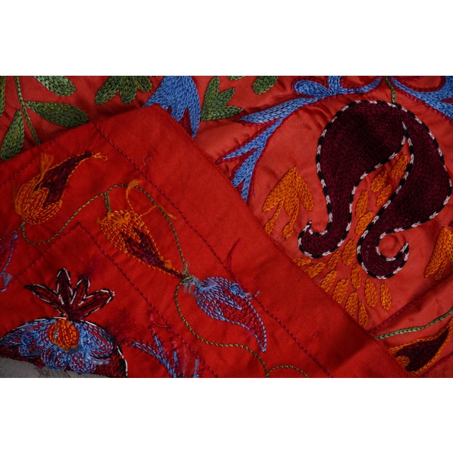 Red Uzbek Suzani Embroidered Wall Hanging – Tribal Textile For Sale In New York - Image 6 of 11