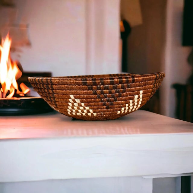 Textile African Rwanda Woven Sweetgrass and Sisal Wall Hanging Basket For Sale - Image 7 of 9