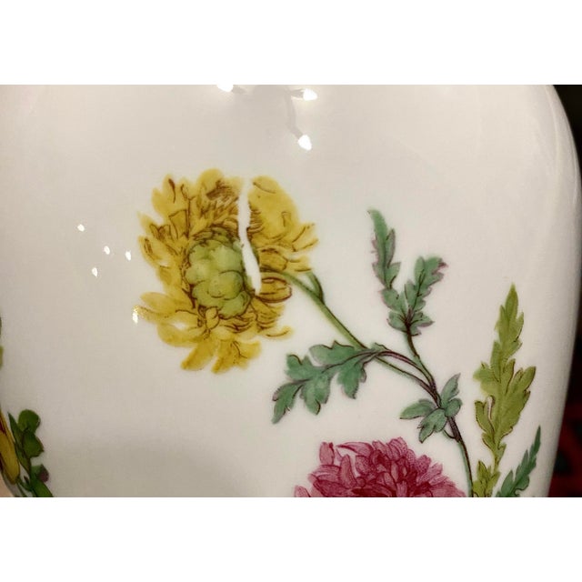 1950s Vase in Ivory White Porcelain from Eschenbach, Bavaria, Germany, 1950s For Sale - Image 5 of 6