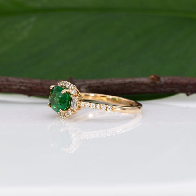 Metal 1.8Ct Tsavorite Garnet Ring With Earth-Mined Diamond Accents: Solid 14k Gold, Size 6.75 For Sale - Image 7 of 10