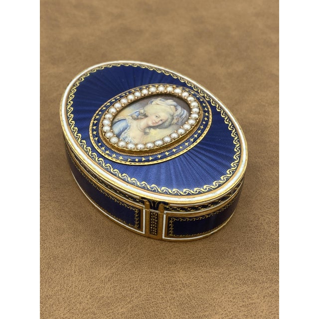 Oval Snuffbox in Gold and Enamel with Miniature of Marie Antoinette, 1800s For Sale - Image 17 of 18