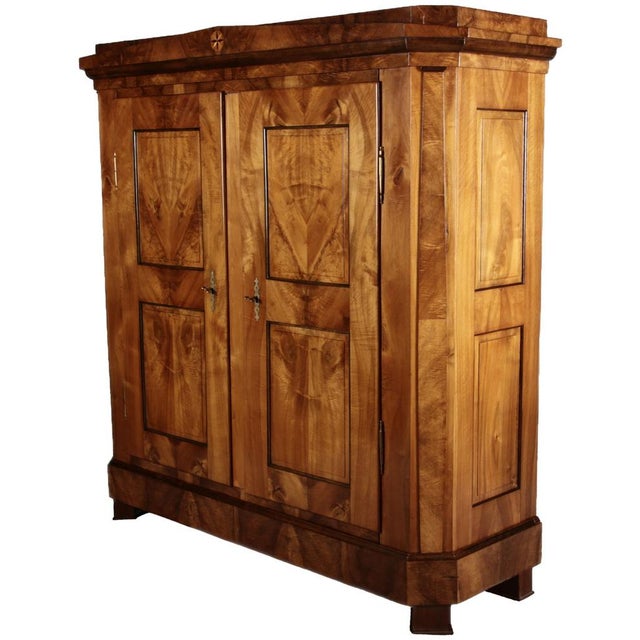 Antique Biedermeier Cabinet in Walnut, 1820s For Sale - Image 3 of 18
