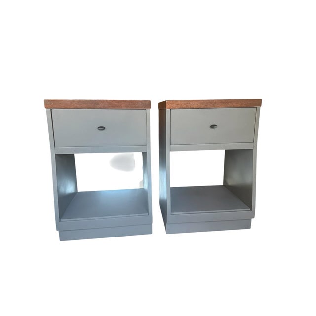 Refinished Mid-Century Modern 4-Piece Bedroom Set in Soft Gray & Natural Wood – Dresser, Chest & Pair of Nightstands For Sale In Miami - Image 6 of 10