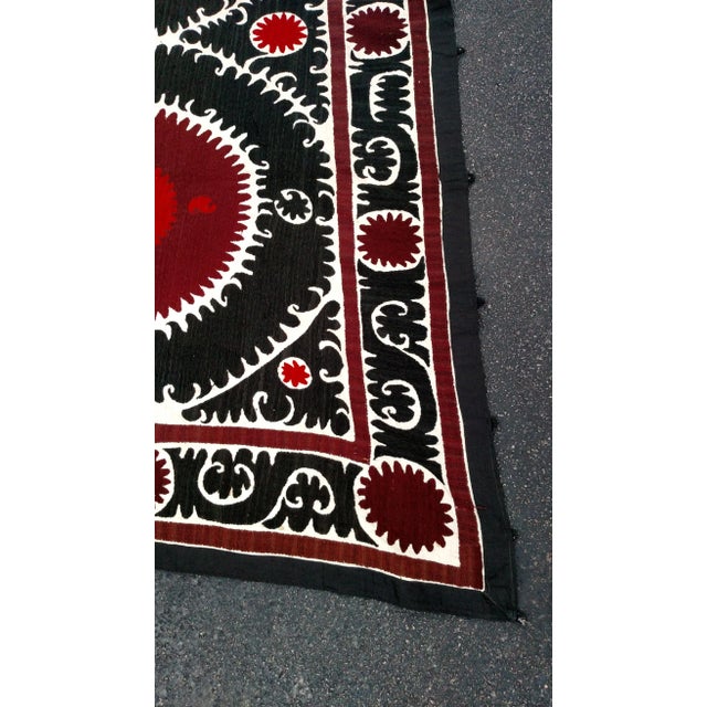 Vintage Red and Black Bukhara Suzani Tapestry For Sale In Miami - Image 6 of 8