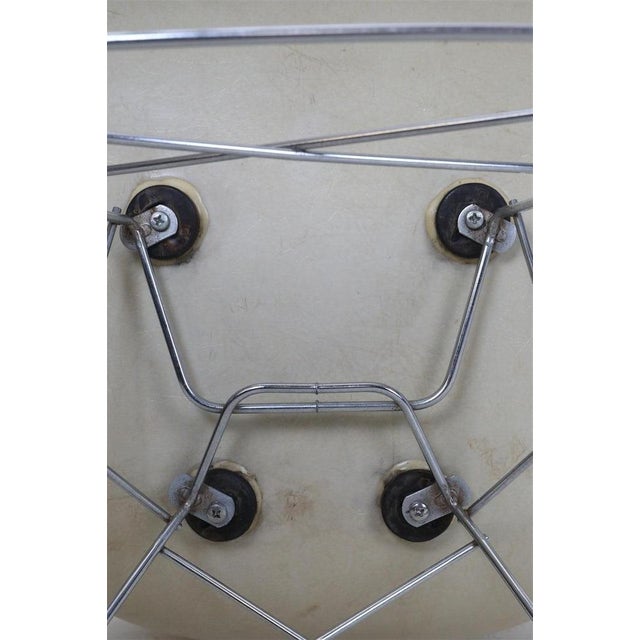 Lar Fiberglass Armchair by Charles & Ray Eames for Herman Miller, 1950s For Sale - Image 12 of 16