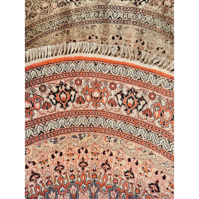 Hereke silk in a round shape, very unusual, top quality, fits into any decor, a must-have for a connoisseur!