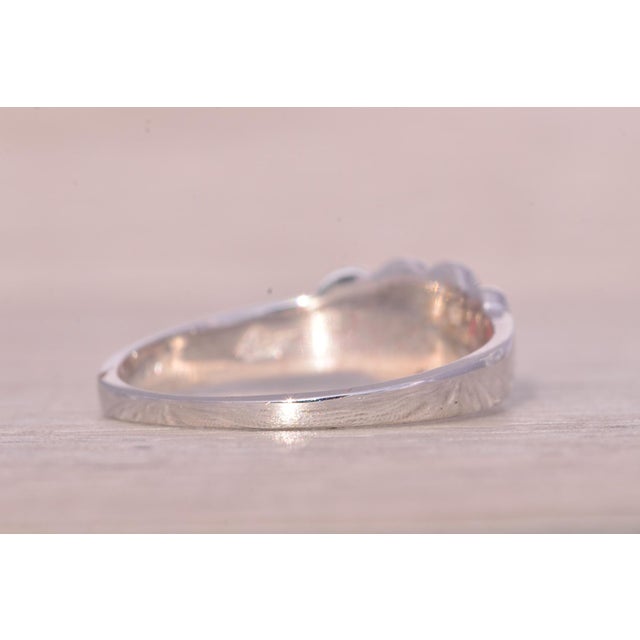 The Oscali: Double Heart Signet Ring in White Gold For Sale In Philadelphia - Image 6 of 10