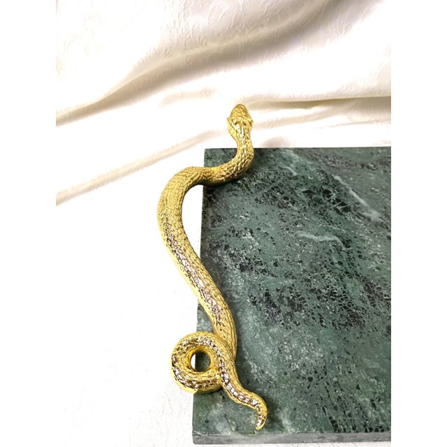 1990s 1990s Art Deco Michael Aram Brass Snake Grazing Board Verde Guatemala Green Marble Cheese Charcuterie Tray Serpent Art Deco Hollywood Regency Platter For Sale - Image 5 of 13