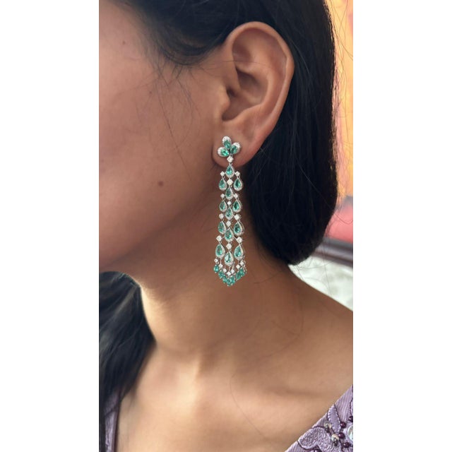 Natural diamond 2.49cts & emerald 5.67cts earring in 18k gold For Sale - Image 4 of 18