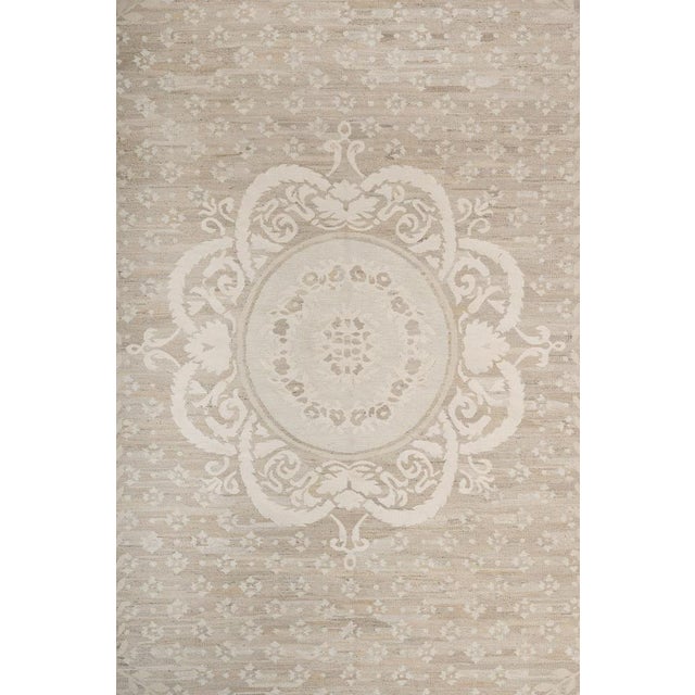 Aubusson rug knotted in China, with lane yarn hand and pure silk, measures about 360x270 cm