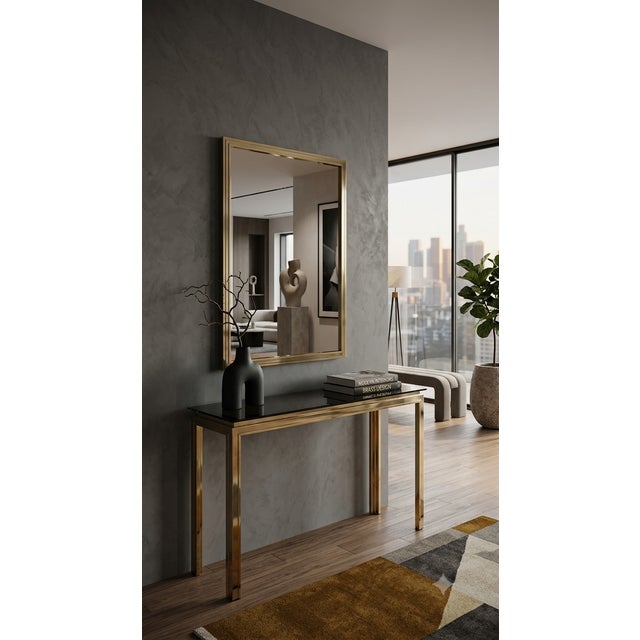 The set dates back to the 1970s and features a minimalist yet luxurious structure, typical of Italian design of the era....