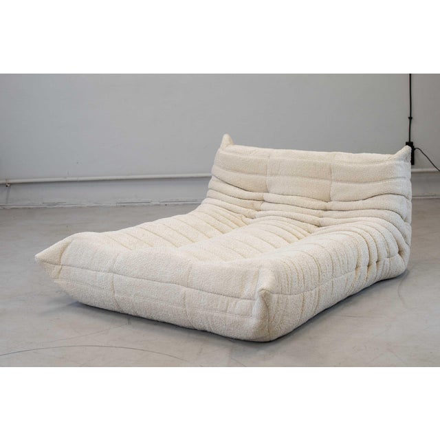 Togo Chaise Lounge in Bouclette White Fabric attributed to Michel Ducaroy for Ligne Roset, 1974 For Sale - Image 18 of 18