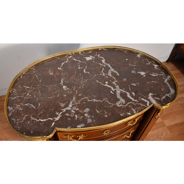 1900s Antique French Louis XV Walnut Satinwood Inlay & Marble Top Commode For Sale - Image 11 of 13