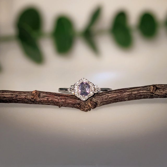 Green Natural Alexandrite Ring w Earth Mined Diamonds in Solid 14K Gold Oval 5x4mm For Sale - Image 8 of 10