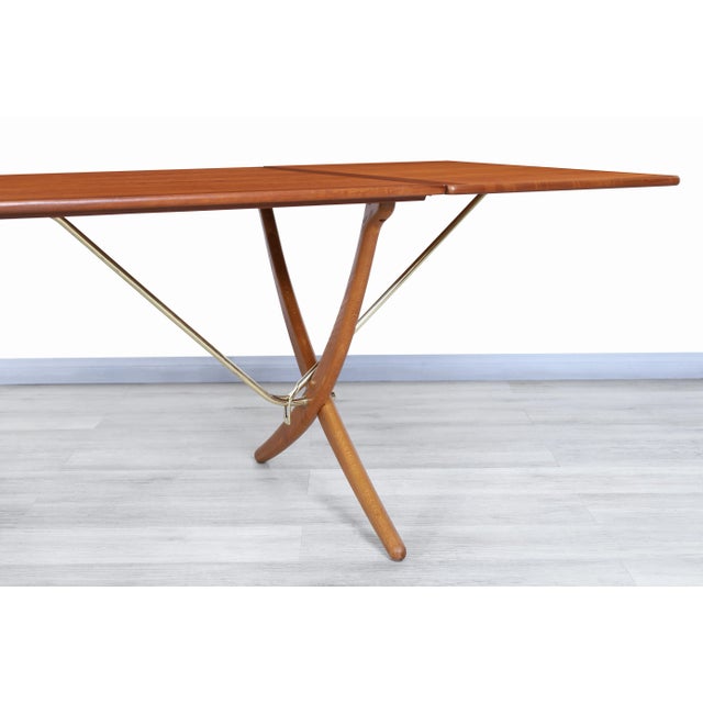 Wood Danish Modern at-304 Dining Table by Hans J. Wegner in Teak and Oak For Sale - Image 7 of 13