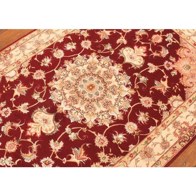 Middle Eastern Rug in Wool For Sale - Image 9 of 11