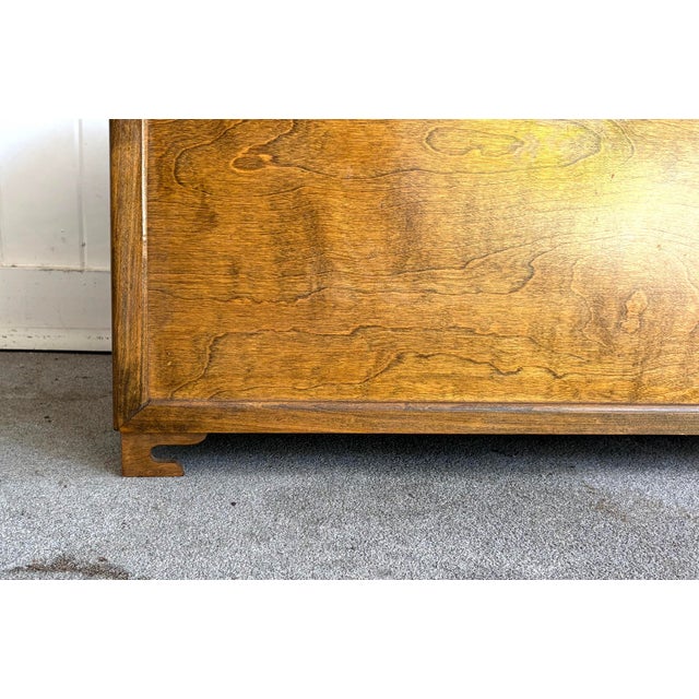 1960s Asian Style Ming-Leg Oak Hinge Top Storage Trunk For Sale - Image 5 of 5