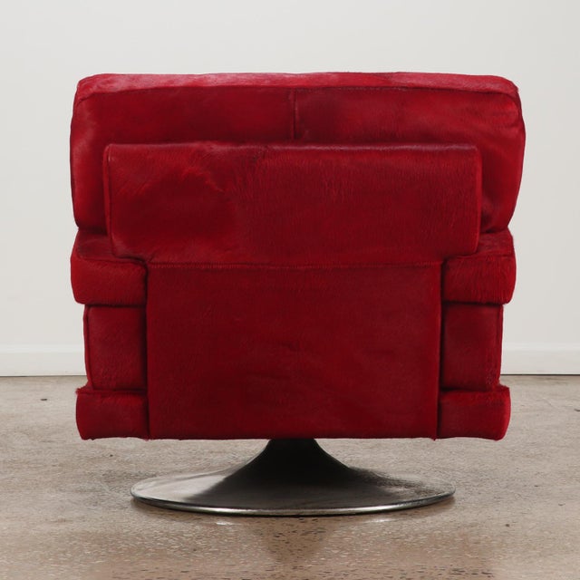 Mid-Century Modern A Large Italian Mid-Century Modern Swivel Lounge Chair, C. 1960. For Sale - Image 3 of 5