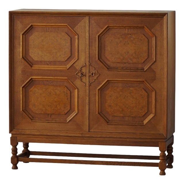 Danish Modern Sclulptural Cabinet in Oak and Burl Wood Veneer, 1950s For Sale