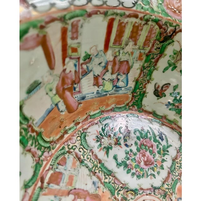 Chinoiserie Large 19th Century Rose Medallion Rimmed Bowl For Sale - Image 3 of 11