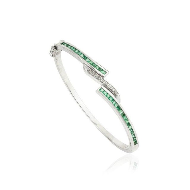 Art Deco Vintage Style Emerald and Diamond Sterling Silver Bangle Bracelet For Sale - Image 3 of 11