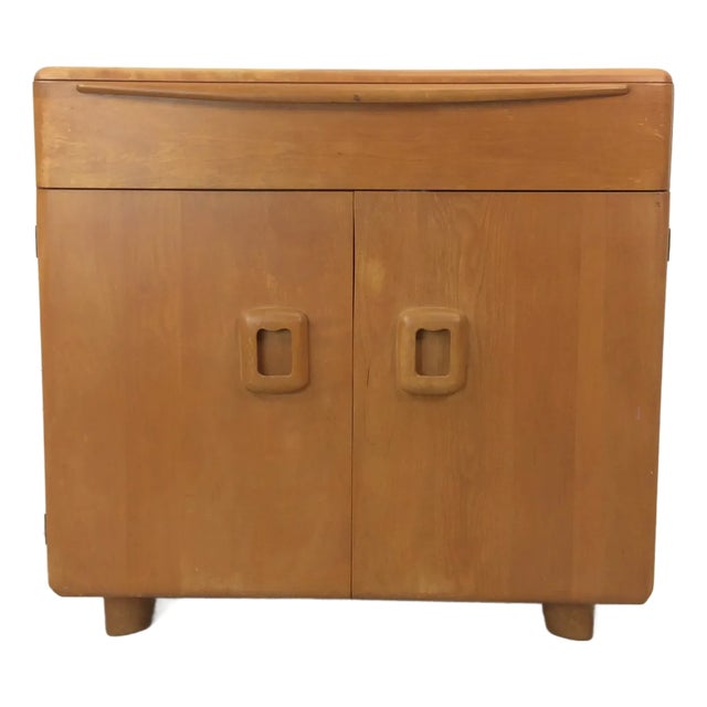 Mid Century Modern Compact Credenza by Heywood Wakefield For Sale