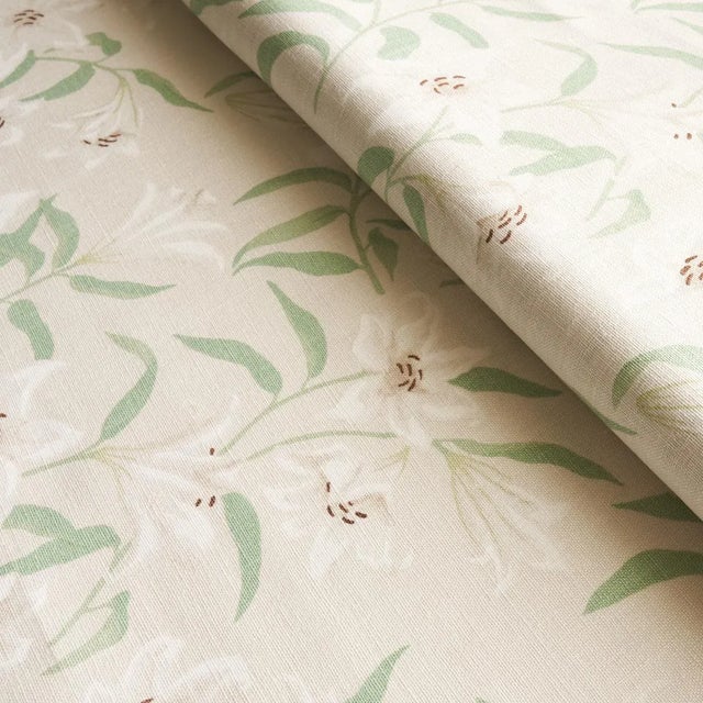 Schumacher Sample - Schumacher X Miles Redd Scattered Lilies Fabric in Cream For Sale - Image 4 of 4
