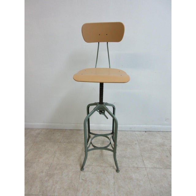Measurements ( L x W x H) 18 x 16 x 38/4975. seat height 26.25/34.5( has multiple adjustments in between) Great vintage...