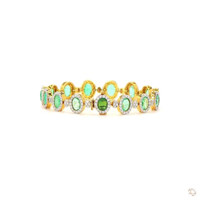 2.67 Carat Round Brilliant Cut Diamond Emerald Gold Bracelet For Sale In New York - Image 6 of 9