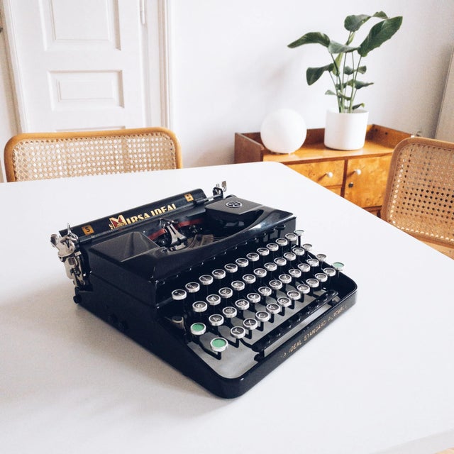 American S Qwertz Typewriter from Mirsa Ideal, 1930s For Sale - Image 10 of 14