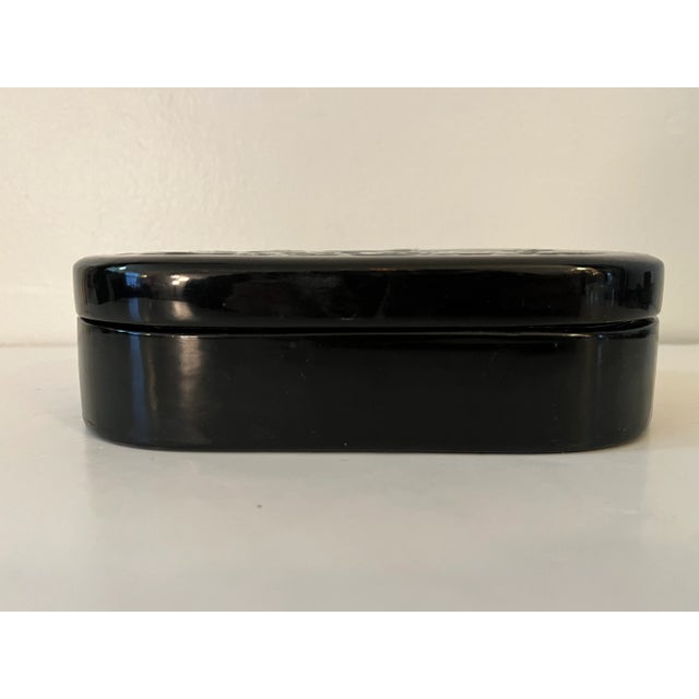 20th Century Chinese Shell-Inlay Lacquerware Trinket Box For Sale - Image 4 of 6