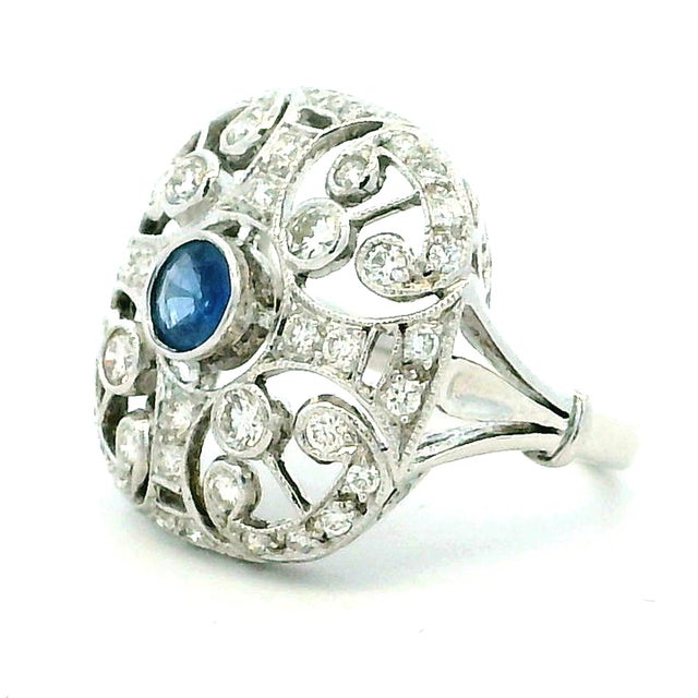1990s Antique-Style 14K White Gold Sapphire & Diamond Filigree Ring For Sale - Image 5 of 12