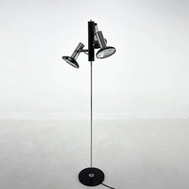 Italian vintage floor lamp in chrome and black metal. The lamp has three adjustable spot lights in all directions. Good...
